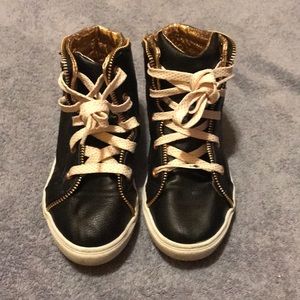 Kids Ankle high shoes